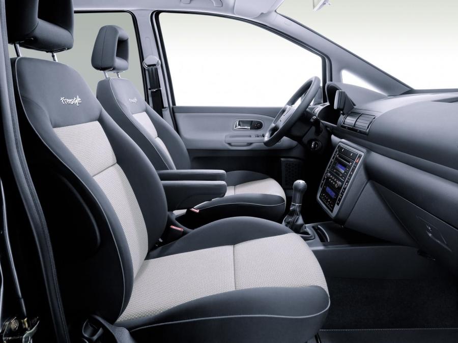  Volkswagen Sharan Freestyle 2005 года  (фото 2 из 3)